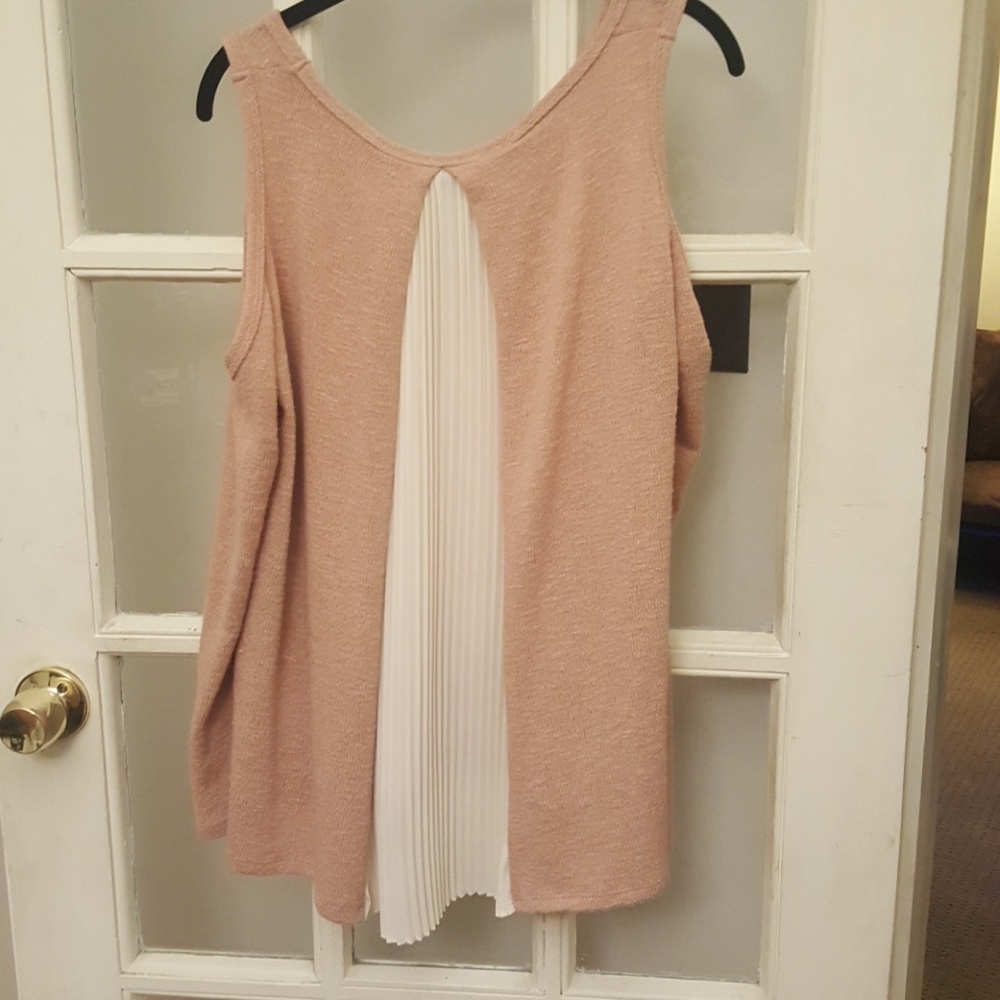 Cold-Shoulder Top - Picture 4 of 6